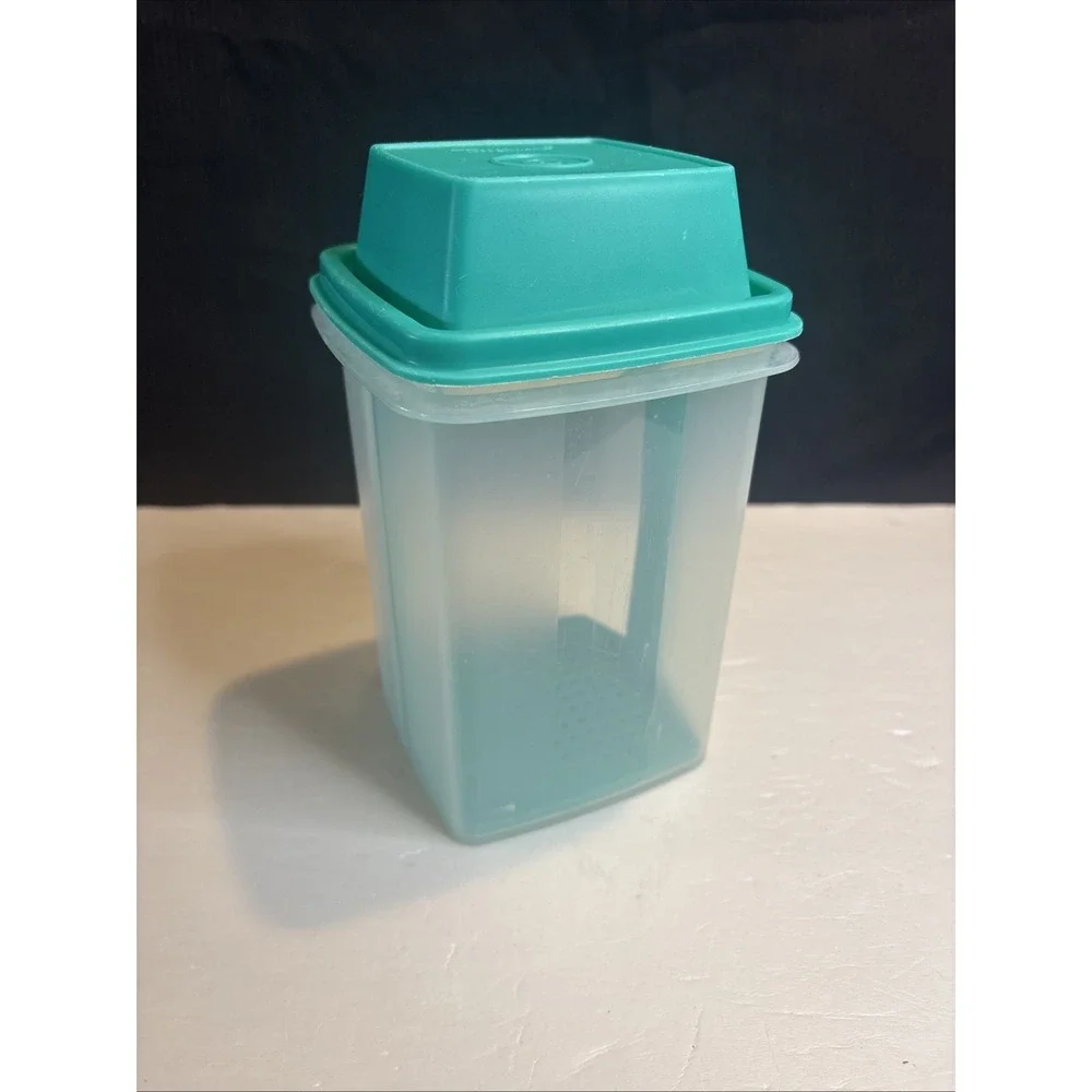 Tupperware Pick-A-Deli 4.5 Cup Square Pickle Container Strainer Teal Green